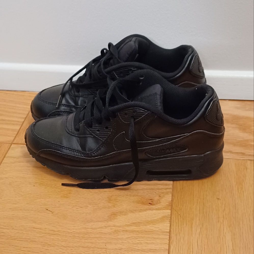 Nike Air Black Sneakers Boys Size5.5